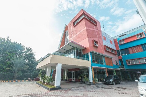 Collection O Cikarang Near Pollux Mall