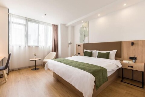 GreenTree Inn (Shanghai Zhoupu Xiupu Road Kangqiao Metro Station)