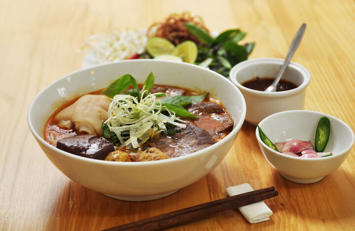 베트남 후에 맛집 투어 #쌀만두 #소고기누들스프 #굴치즈구이 (워킹 투어/씨클로 옵션) -i