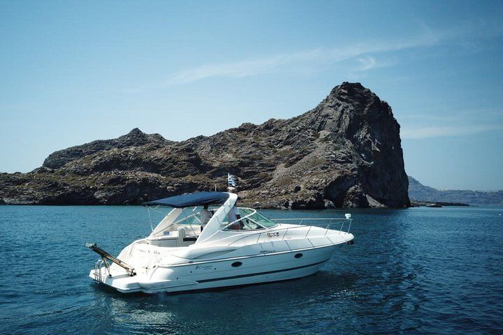 Alex Private Boat Rental 에서 산토리니의 화산을 탐험하십시오.
