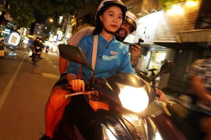 Ho Chi Minh Night Tour with Female Rider | 키스 투어