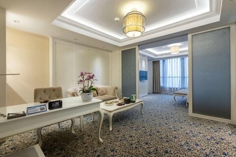 Xinhua Media Hotel