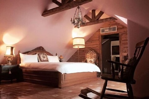 Chateau De France Bed & Breakfast