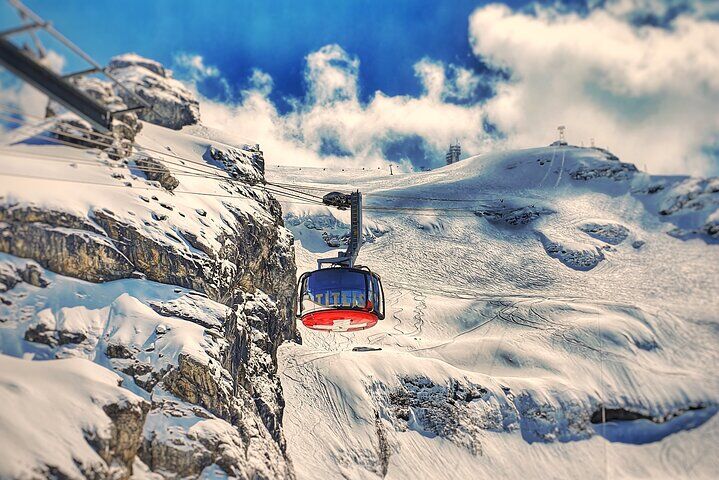 루세른 출발의 Mount Titlis Glacier World Private Day Trip-i