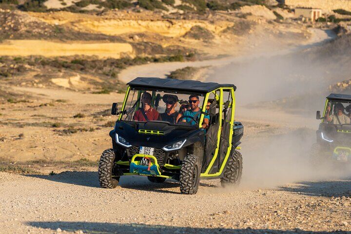 Gozo - Private Chauffeured Tuk Tuk 또는 지프 투어