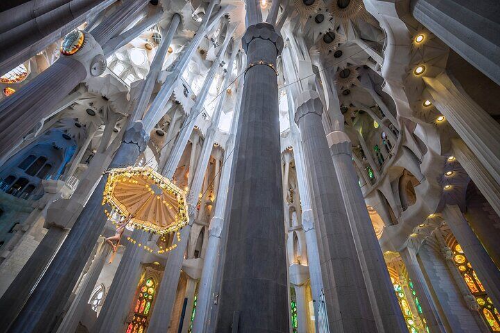 Block of Discord and Sagrada Familia 산책 투어