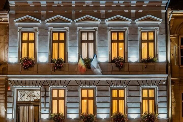 Casa Chitic - Hotel & Restaurant- STR Nicolae Balcescu 13-i