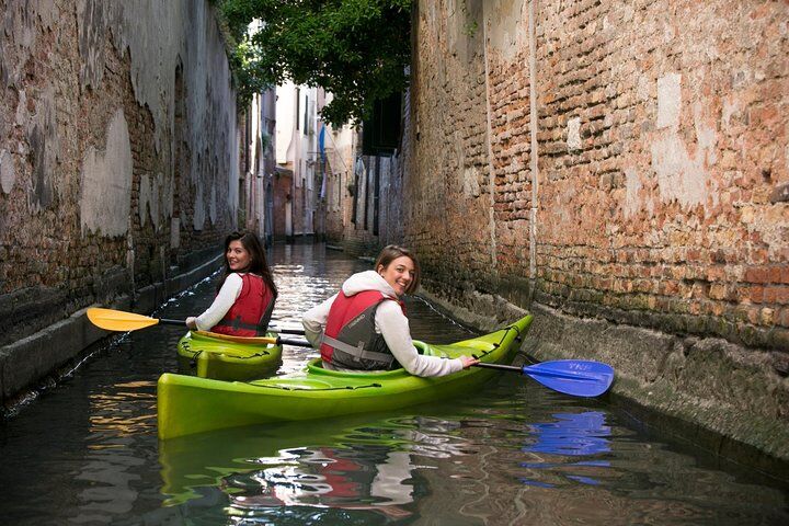 Real Venetian Kayak - 현지 가이드와 함께 베네치아 채널 투어