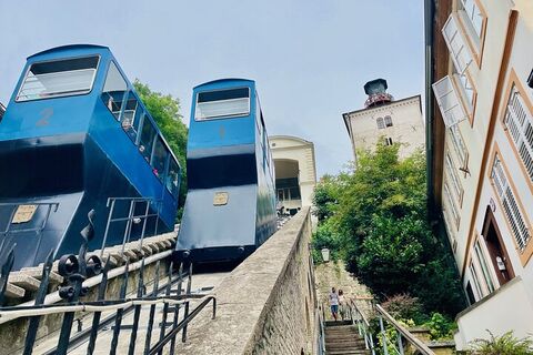자그레브 투어 - Zagreb Small Group Walking Tour with WW2 Tunnels & Funicular