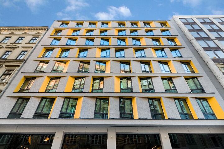 D8 Hotel-i
