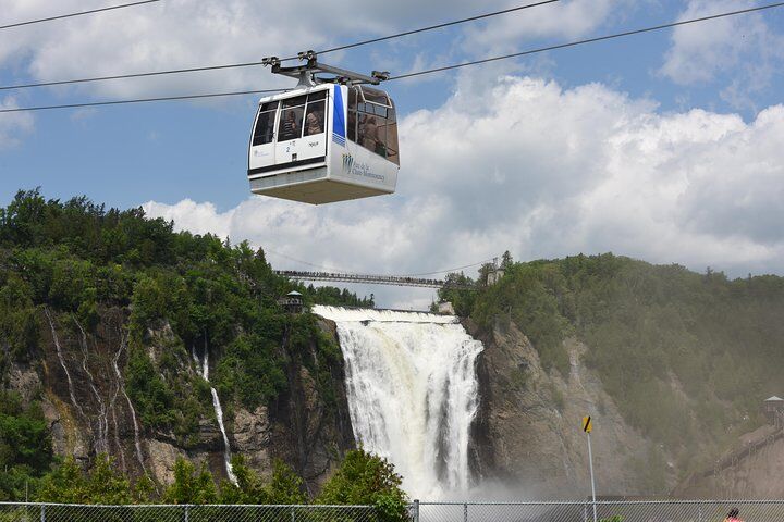 퀘벡시에서 Montmorency Falls와 Ste-Anne-de-Beaupré로 가는 반일 여행