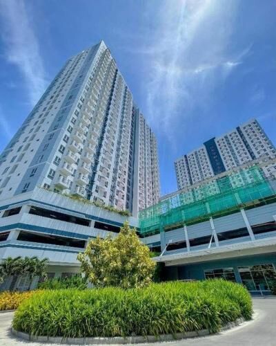 Avida Towers Abreeza in front of Abreeza Mall-i