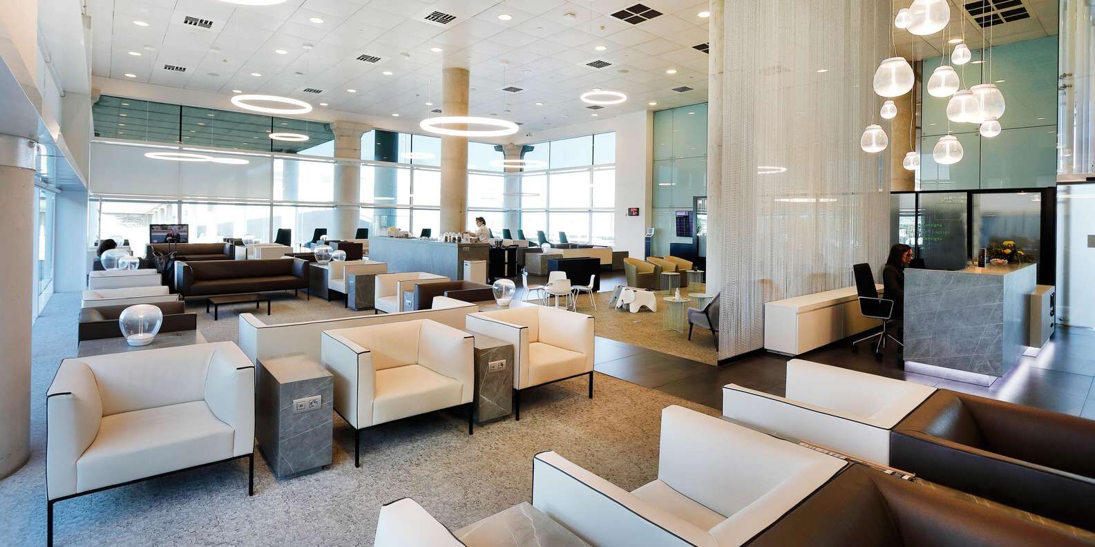 엘 프라트 공항 T1 콜로메르 VIP 라운지 입장 (쉥겐 항공편 전용)