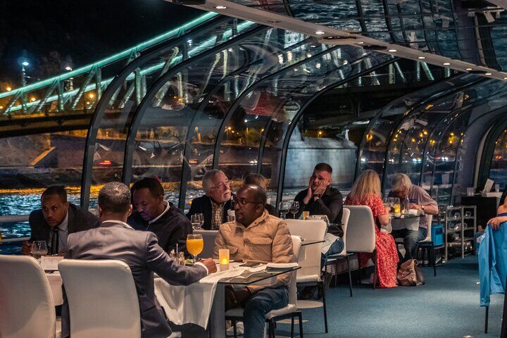 Budapest Danube River Candlelit Dinner Cruise 라이브 음악