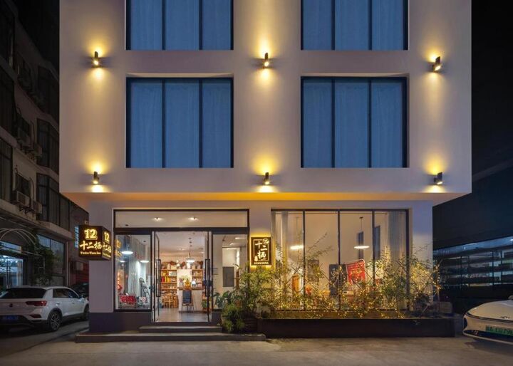 Zhangjiajie Twelve Warm Inn- ticket service