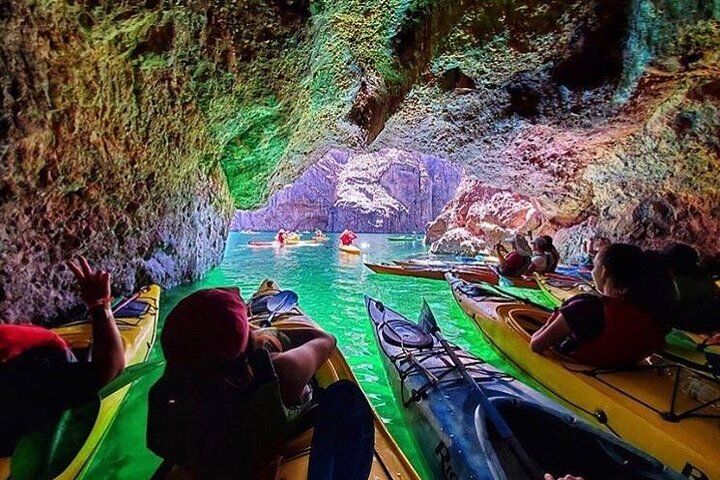 Emerald Cave Kayak Tour : 옵션 셔틀이 포함된 풍경적인 패들