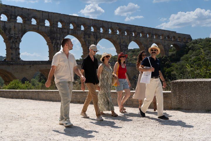 Provence Day Trip from Marseille : 바우, Pont du Gard, Avignon