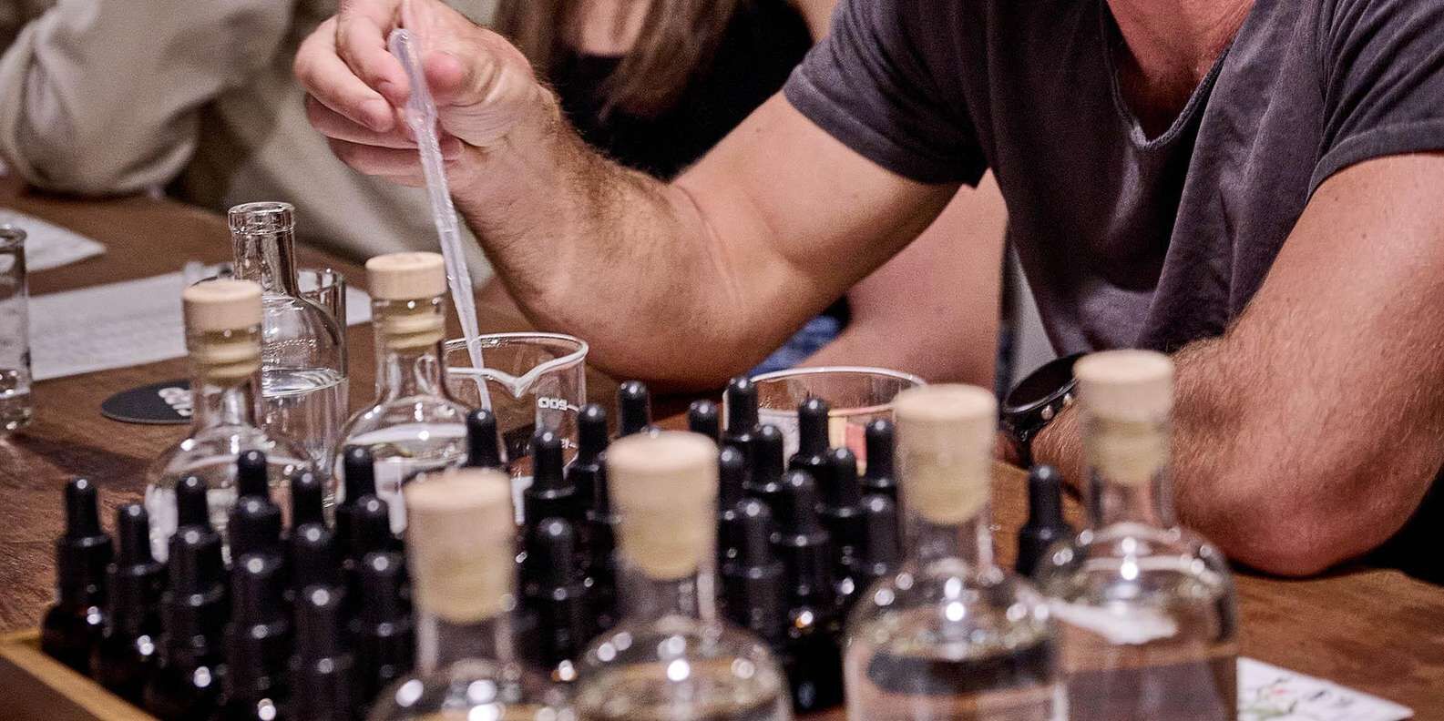 Earp Distilling Co. 스피릿 블렌딩 클래스 + 세트 다이닝 상세 이미지 1