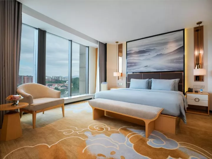 Serene Horizon Hotel
