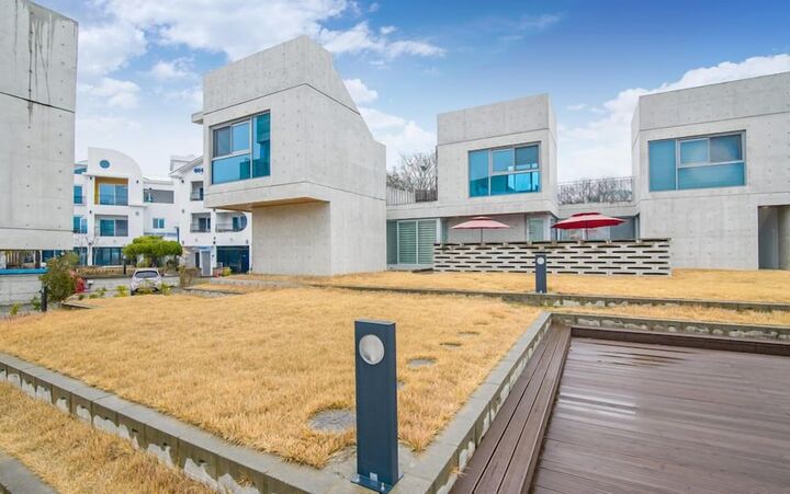 모노퍼니펜션