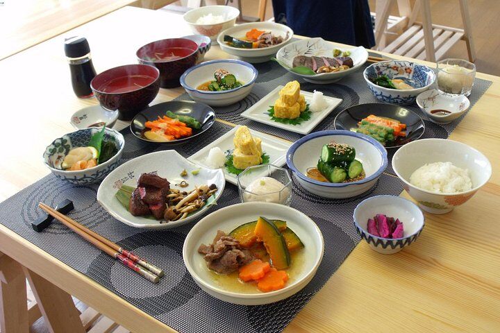 소그룹 와규와 7가지 일식 요리 Tokyo Cooking Class