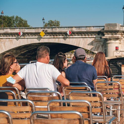 가이드와 함께하는 센강 전동 보트 투어 Vedettes de Paris