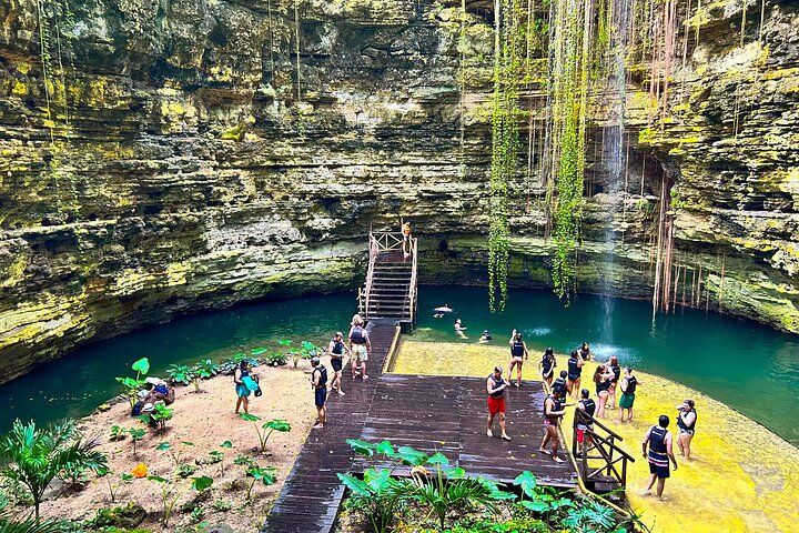 Chichen Itza, Cenote & Valladolid 투어 테킬라와 점심 식사