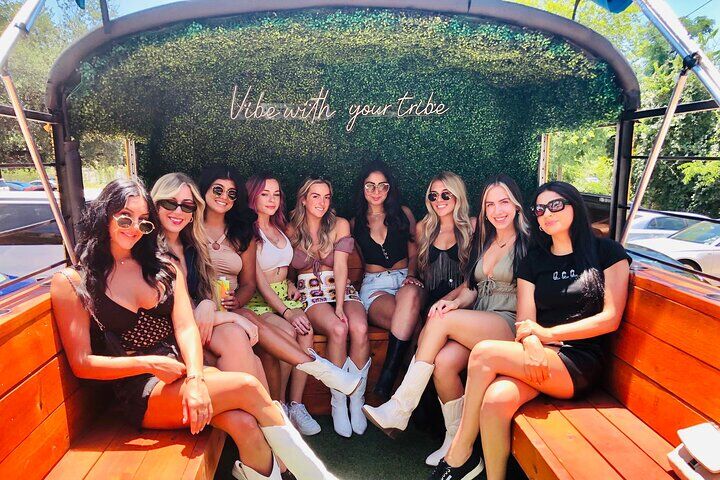 오스틴 Murals & Mimosas Roofless 파티 버스 투어