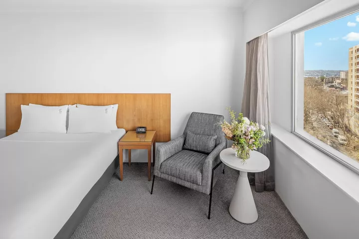 Holiday Inn Sydney Potts Point by IHG