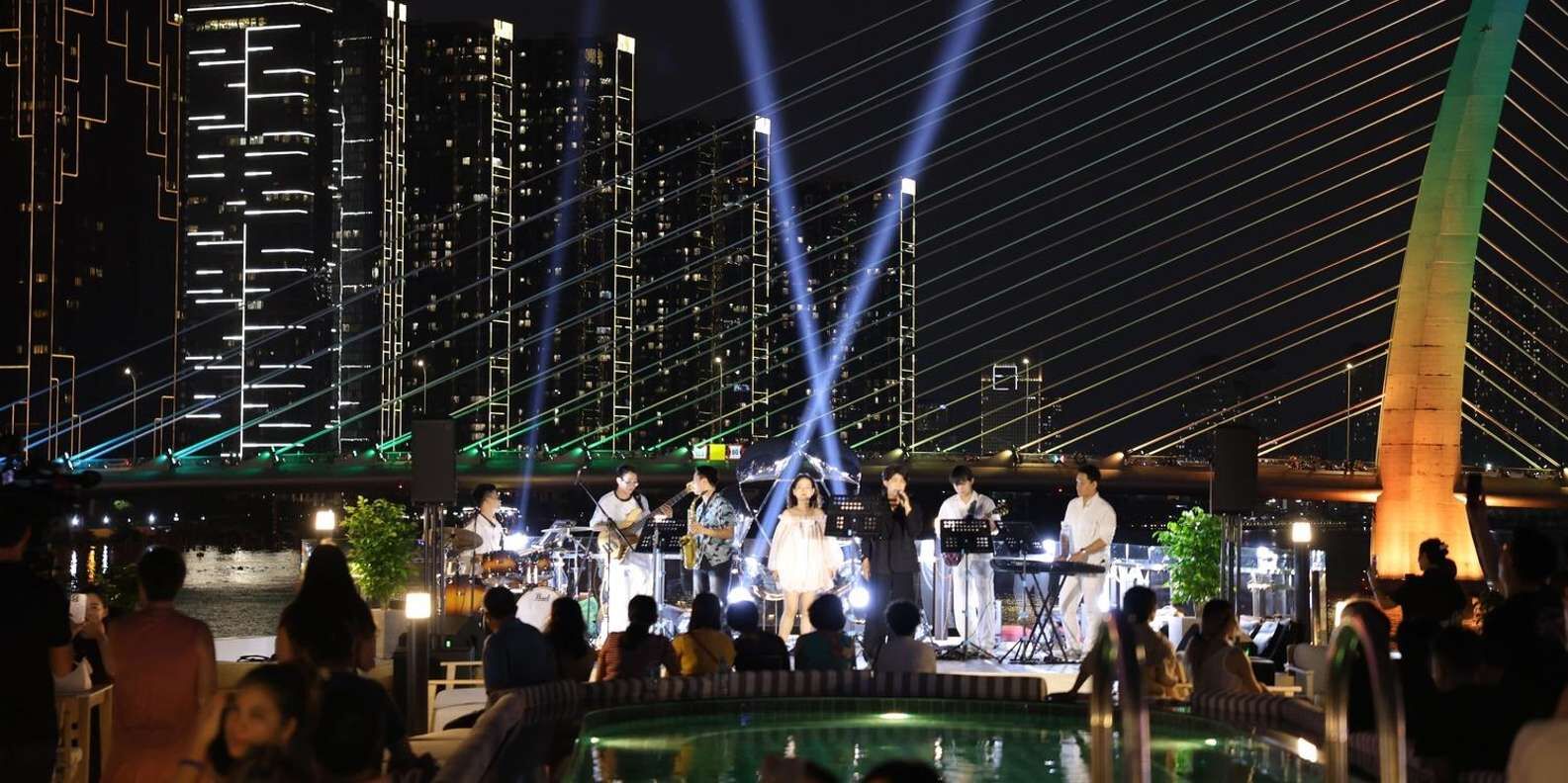 엘리트 오브 사이공 크루즈 :: 프리미엄 뷔페 또는 서양식 세트 메뉴 상세 이미지 3