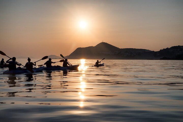 Sunset Sea Kayaking in Dubrovnik 와인