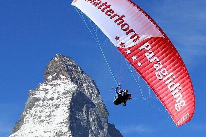 Zermatt Paragliding Tandem Flight with Matterhorn View (20–25분)