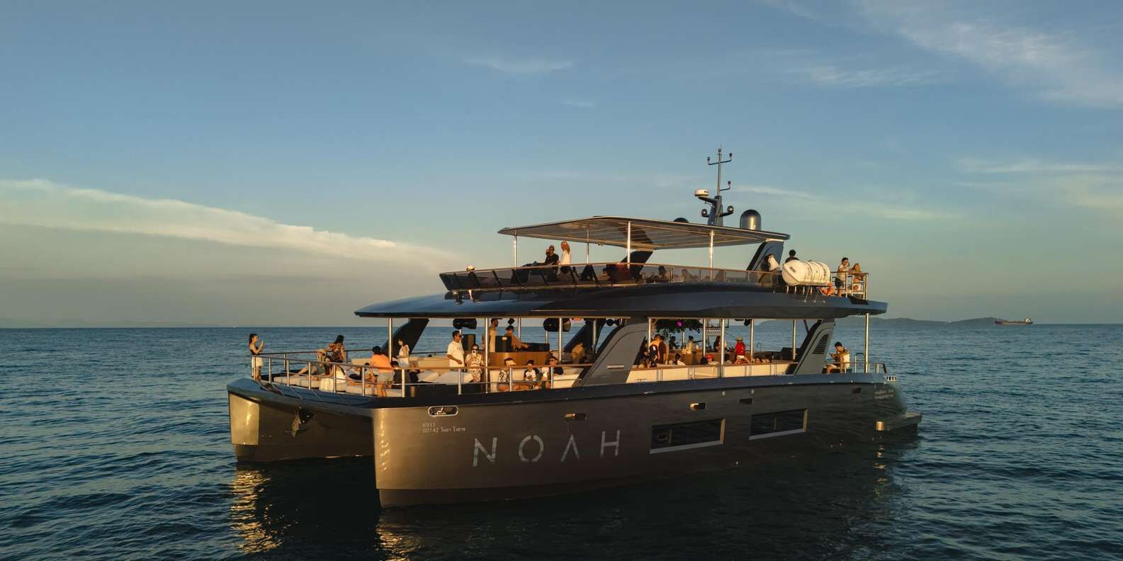 Noah Yacht 피피섬 + 마이톤 섬 9시간 프리미엄 크루즈 투어