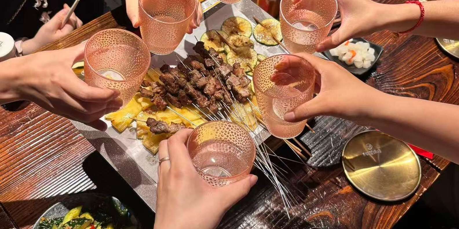 우이 로드 일대 현지 길거리 음식 저녁 투어 (3시간 30분)
