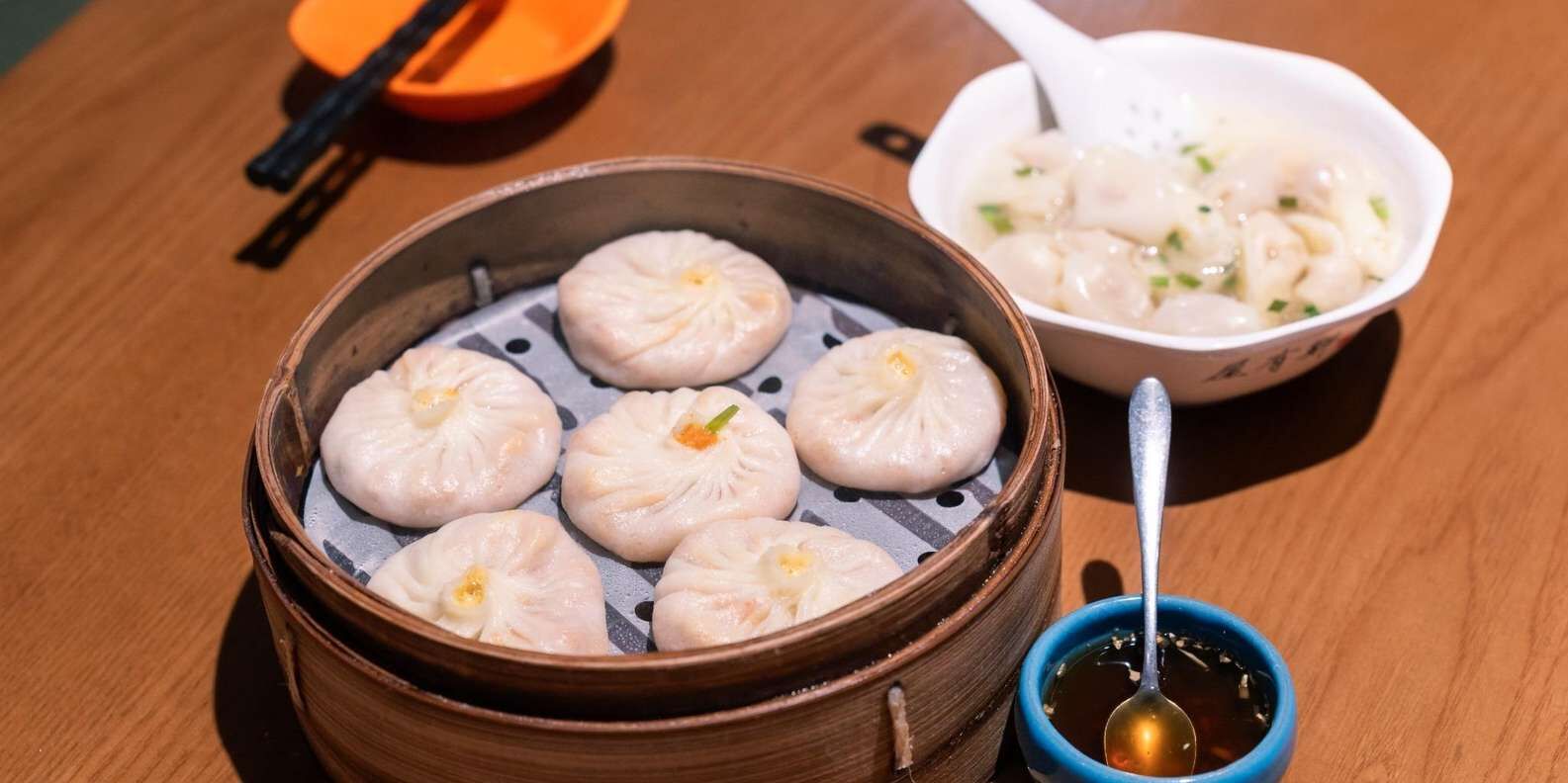 소규모 맛집 투어 — 현지 음식 14가지 이상 시식