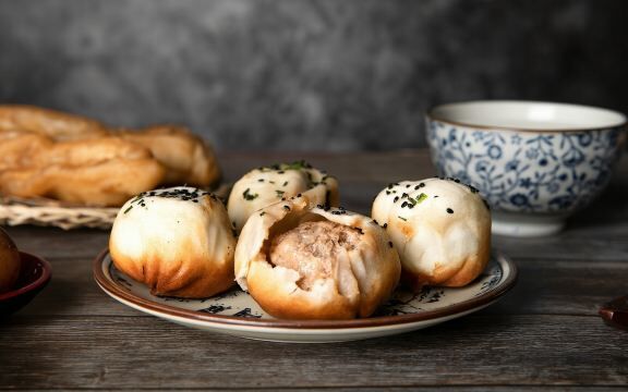 모든 탄수화물이 포함된 상하이 음식 투어 및 현지 수제 맥주 타파하우스 (영어 그룹 투어)