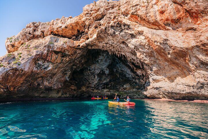 Cala Varques: 가이드 카약 바다 동굴 탐험 및 스노클링