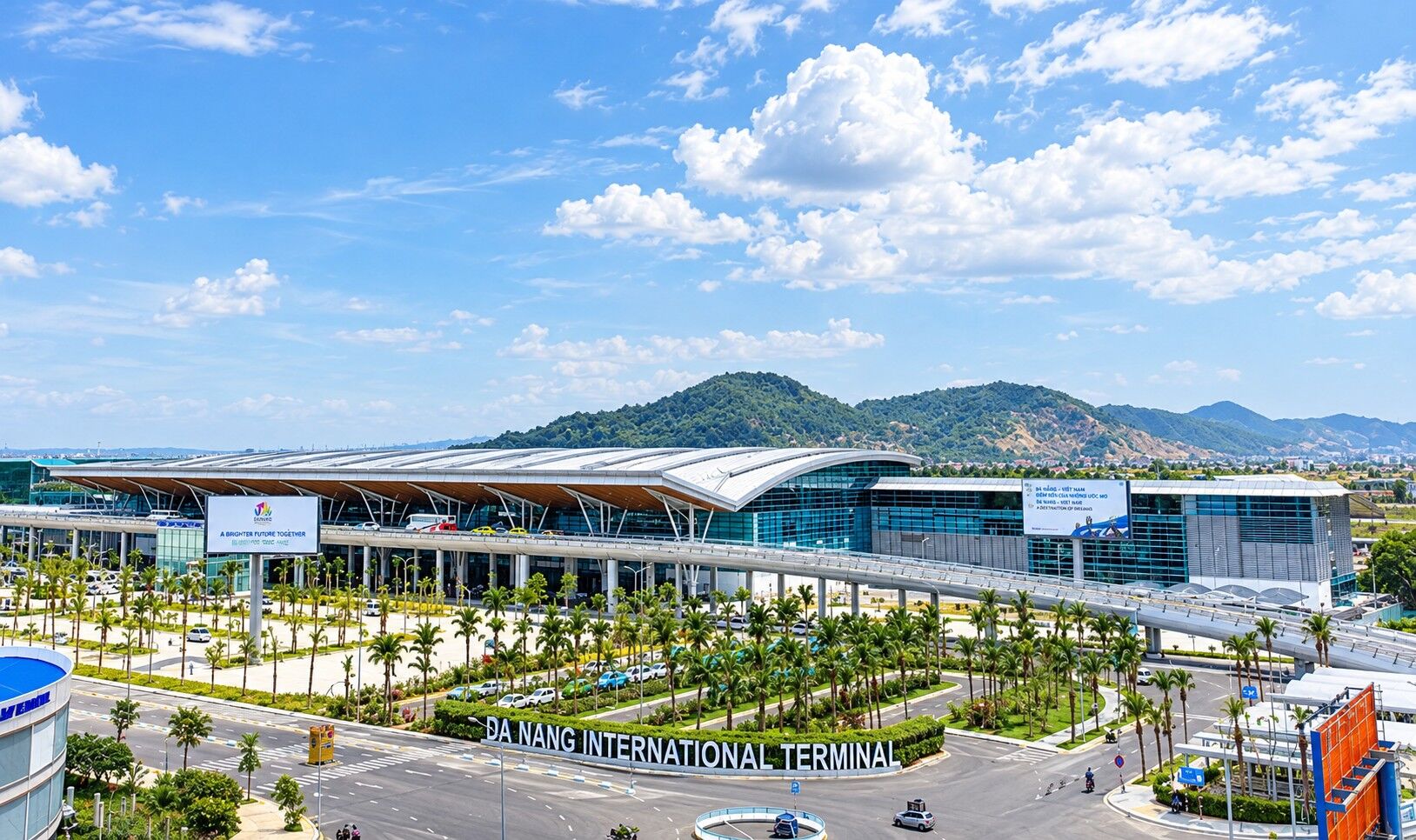 다낭 공항 픽업/샌딩/편도 단독 차량 (한국어 카톡 지원 · 24시 비상상담)